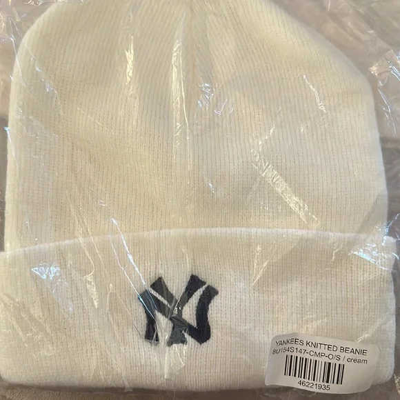 NWT Madhappy x Yankees '47 Knit Beanie- Cream - Picture 3 of 6